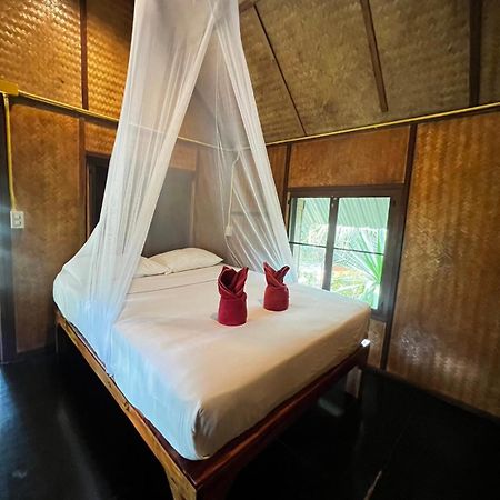 Khaosok Bamboo Huts Resort Khao Sok National Park ภายนอก รูปภาพ