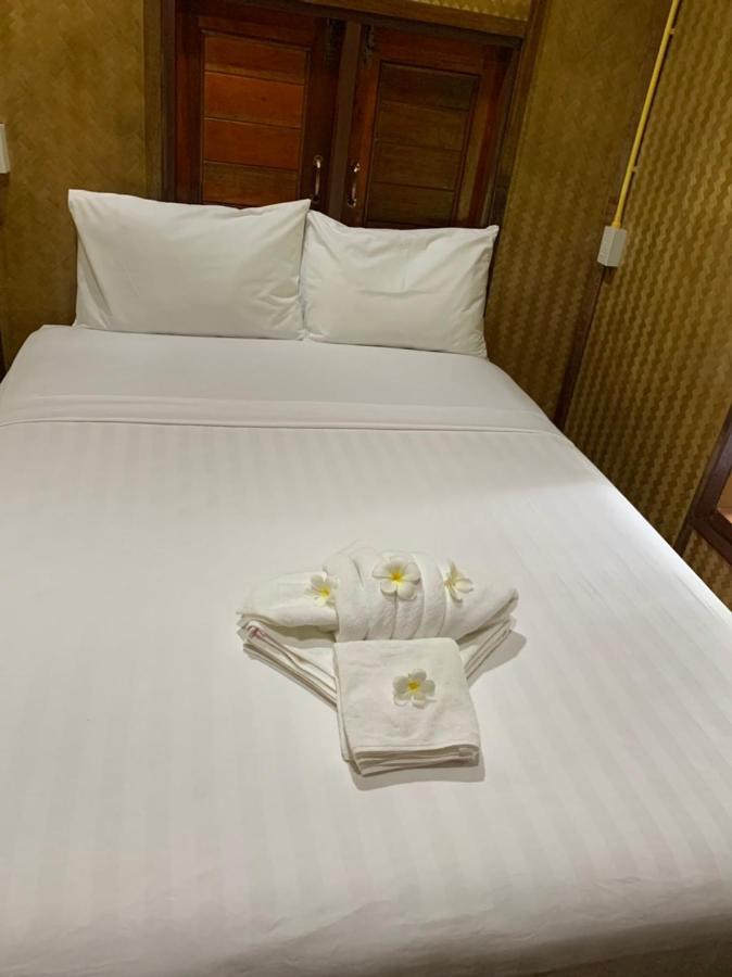 Khaosok Bamboo Huts Resort Khao Sok National Park ภายนอก รูปภาพ