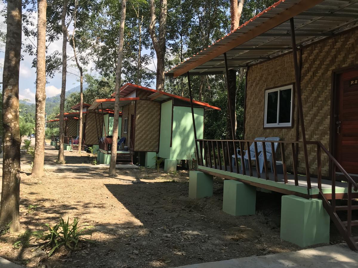 Khaosok Bamboo Huts Resort Khao Sok National Park ภายนอก รูปภาพ