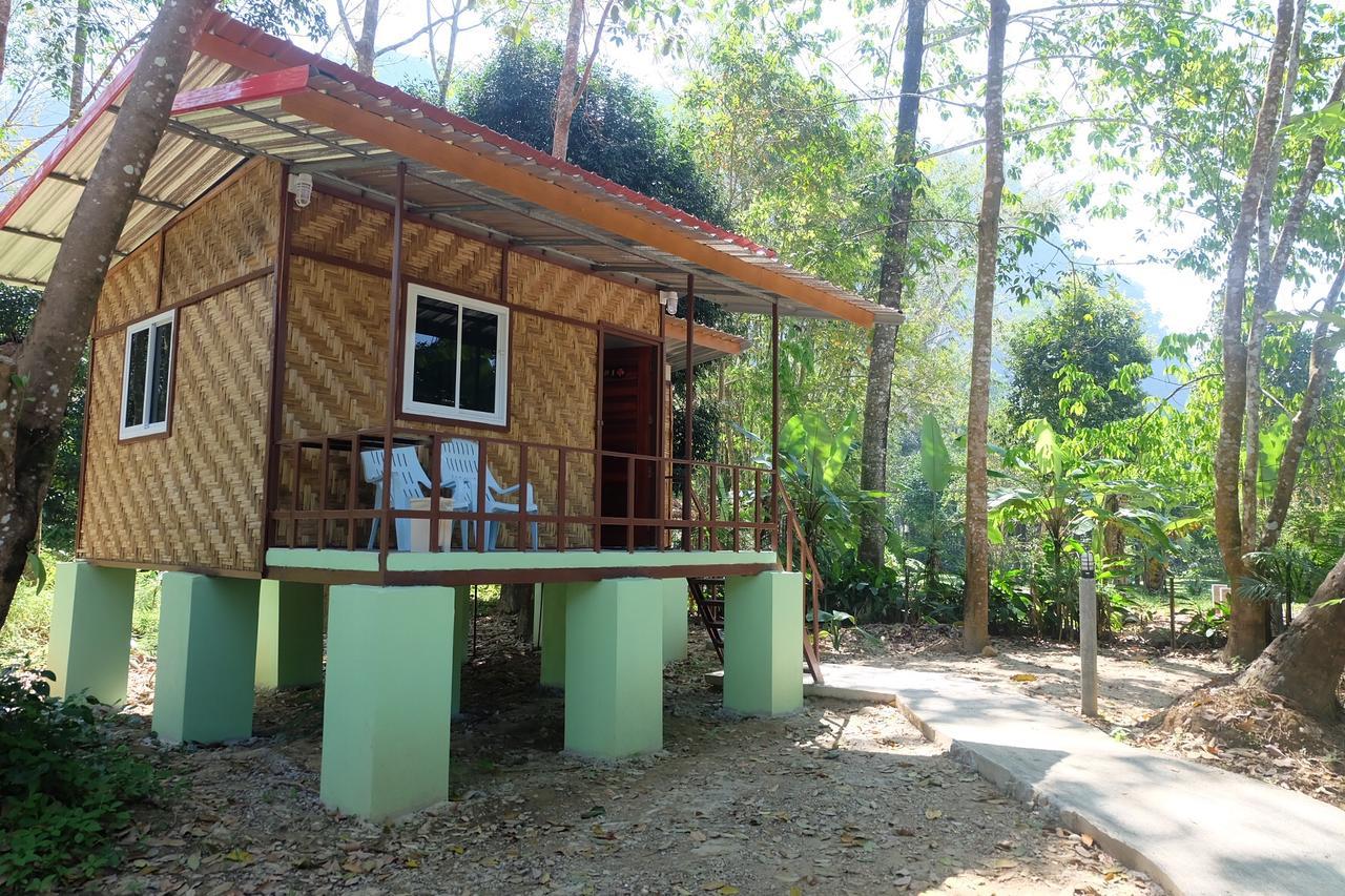 Khaosok Bamboo Huts Resort Khao Sok National Park ภายนอก รูปภาพ