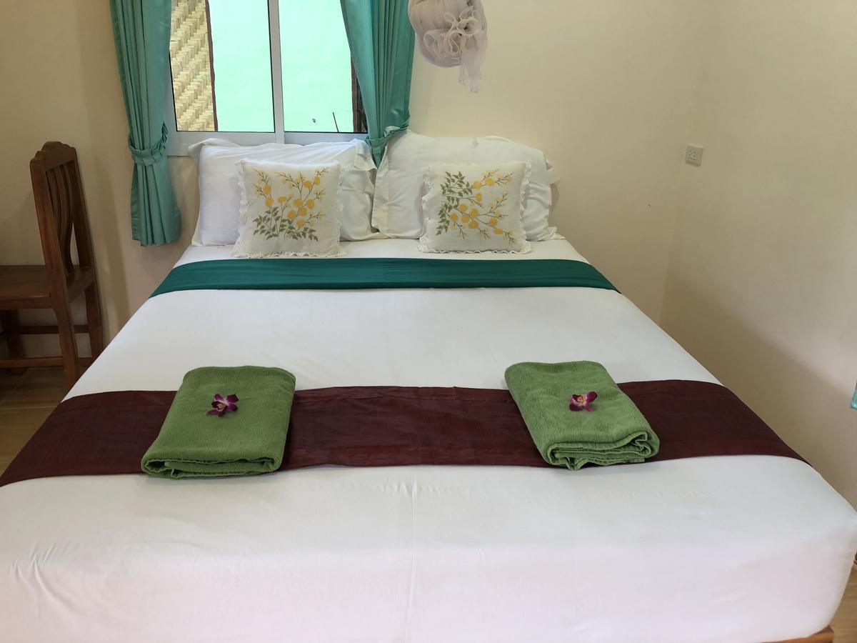 Khaosok Bamboo Huts Resort Khao Sok National Park ภายนอก รูปภาพ
