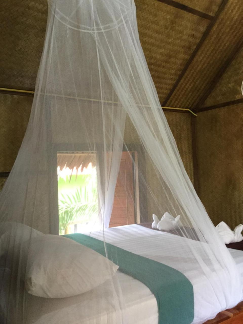 Khaosok Bamboo Huts Resort Khao Sok National Park ภายนอก รูปภาพ