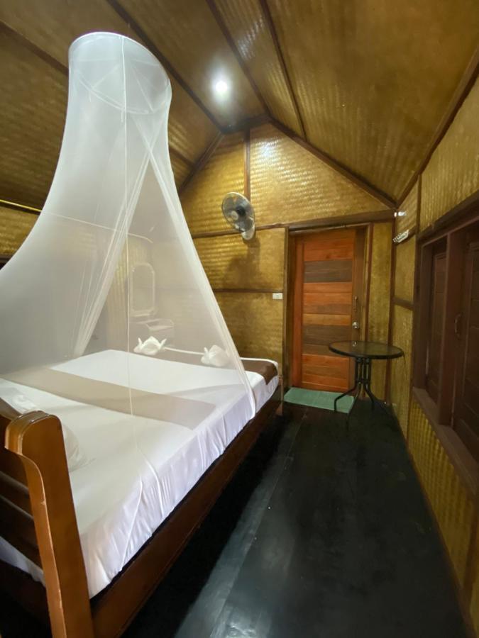 Khaosok Bamboo Huts Resort Khao Sok National Park ภายนอก รูปภาพ